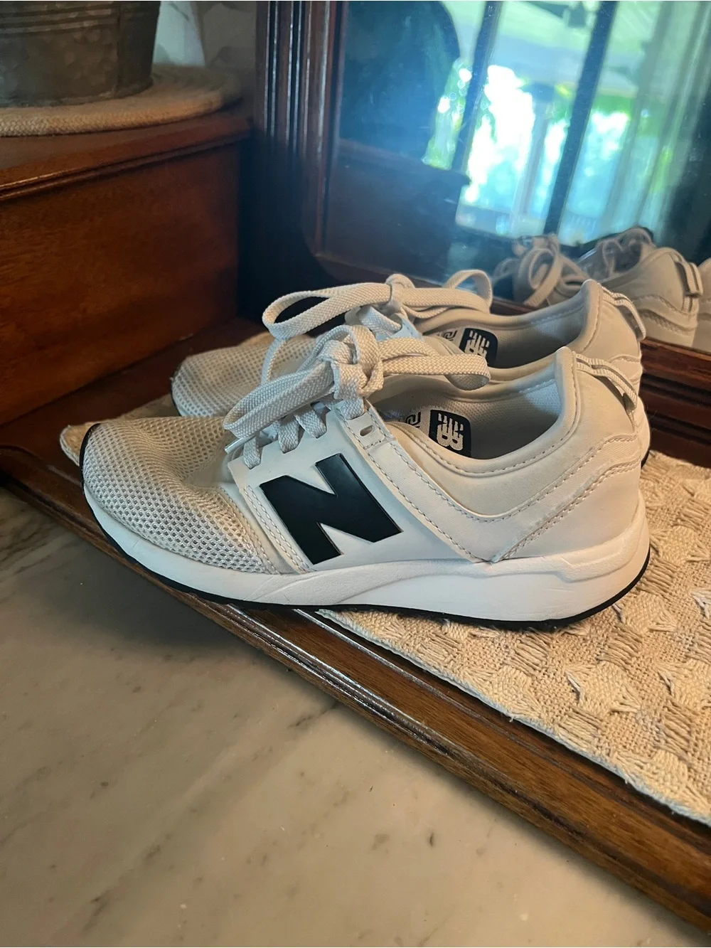 NEW BALANCE Classic 247 Casual Athletic Athleisure Sneakers‎ White Black Girls 2
